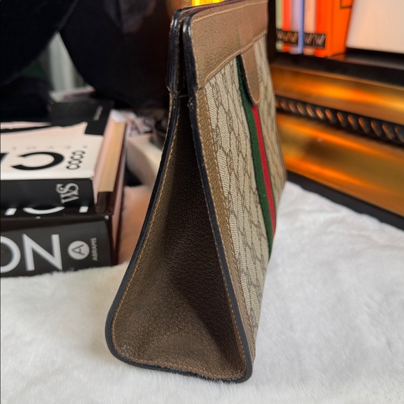 Vintage Gucci leather clutch bag. - Picture 8 of 13